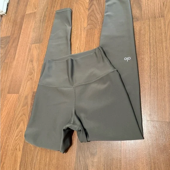 ALO airlift Leggings- gravel - Picture 3 of 8